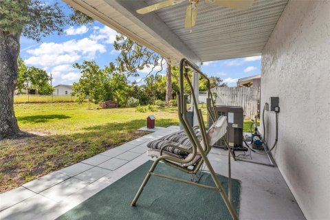 House in North Port, Florida 2 bedrooms, 118.17 sq.m. № 2208335 - photo 14