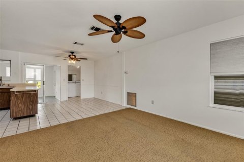 House in North Port, Florida 2 bedrooms, 118.17 sq.m. № 2208335 - photo 24