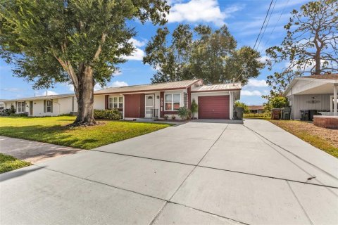 House in North Port, Florida 2 bedrooms, 118.17 sq.m. № 2208335 - photo 28
