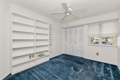 House in North Port, Florida 2 bedrooms, 118.17 sq.m. № 2208335 - photo 12