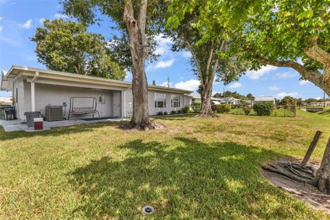 House in North Port, Florida 2 bedrooms, 118.17 sq.m. № 2208335 - photo 15