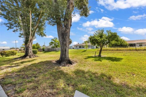 House in North Port, Florida 2 bedrooms, 118.17 sq.m. № 2208335 - photo 16