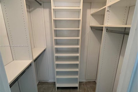 Copropriété à louer à Hallandale Beach, Floride: 1 chambre, 102.19 m2 № 1921642 - photo 4