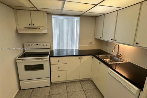 Copropriété à louer à Hallandale Beach, Floride: 1 chambre, 102.19 m2 № 1921642 - photo 2