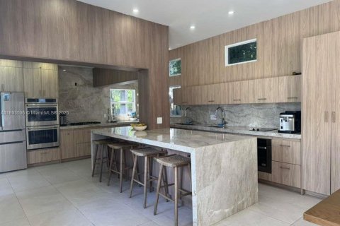 Casa en venta en Hollywood, Florida, 5 dormitorios, 310.2 m2 № 1945547 - foto 1