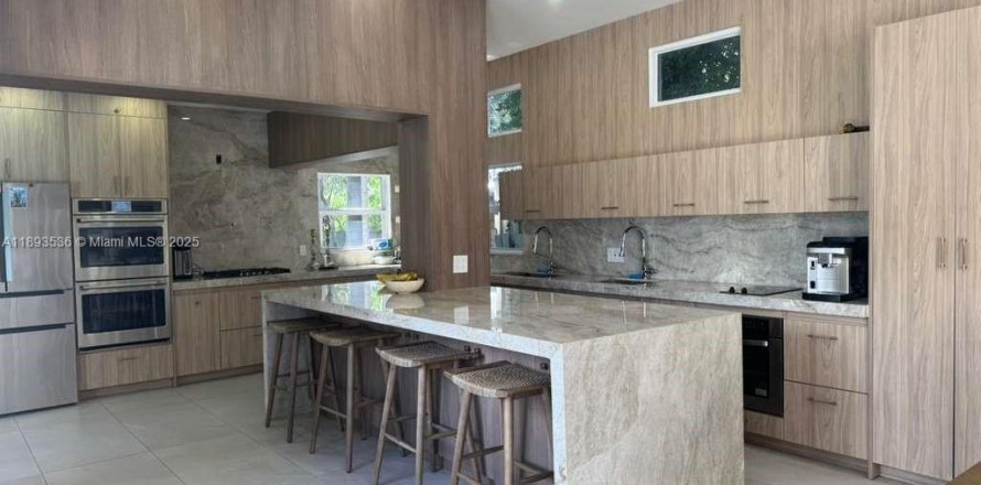 Casa en Hollywood, Florida 5 dormitorios, 310.2 m2 № 1945547