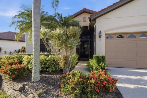 House in Venice, Florida 2 bedrooms, 178 sq.m. № 2339453 - photo 2