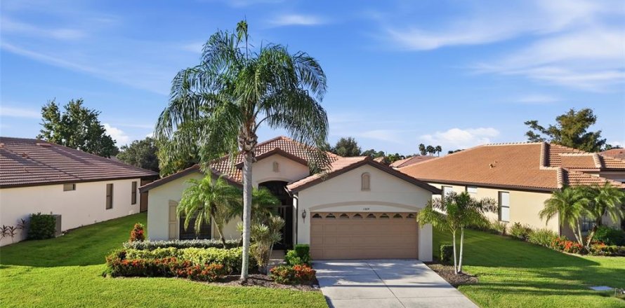 House in Venice, Florida 2 bedrooms, 178 sq.m. № 2339453
