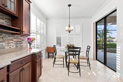House in Venice, Florida 2 bedrooms, 178 sq.m. № 2339453 - photo 10
