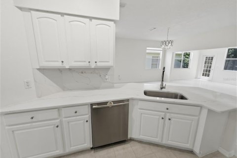 House in Hudson, Florida 3 bedrooms, 142.7 sq.m. № 2157537 - photo 11