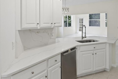 House in Hudson, Florida 3 bedrooms, 142.7 sq.m. № 2157537 - photo 10