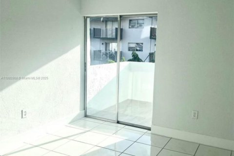 Copropriété à louer à Miami, Floride: 3 chambres, 77.57 m2 № 1946450 - photo 6