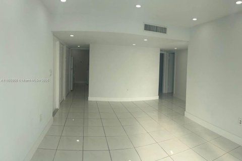 Copropriété à louer à Miami, Floride: 3 chambres, 77.57 m2 № 1946450 - photo 3