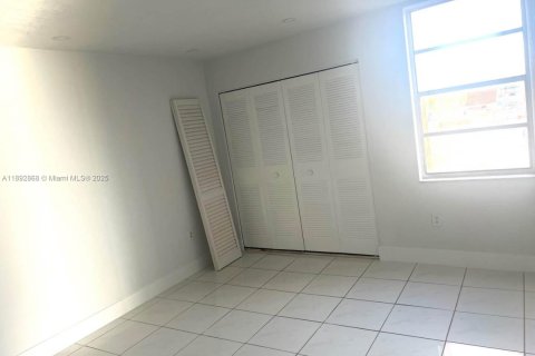 Copropriété à louer à Miami, Floride: 3 chambres, 77.57 m2 № 1946450 - photo 4