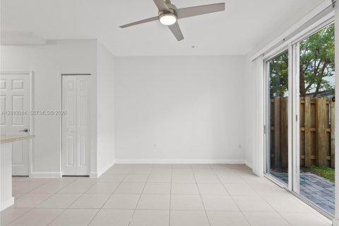 Townhouse in Homestead, Florida 2 bedrooms, 119.84 sq.m. № 2346442 - photo 18
