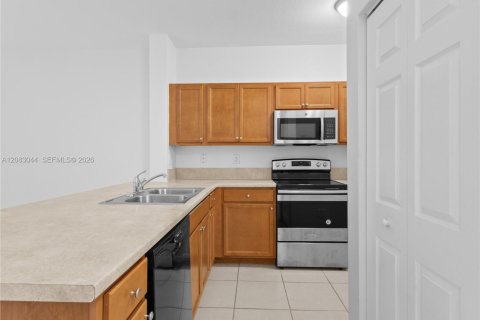 Townhouse in Homestead, Florida 2 bedrooms, 119.84 sq.m. № 2346442 - photo 13