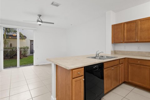 Townhouse in Homestead, Florida 2 bedrooms, 119.84 sq.m. № 2346442 - photo 15