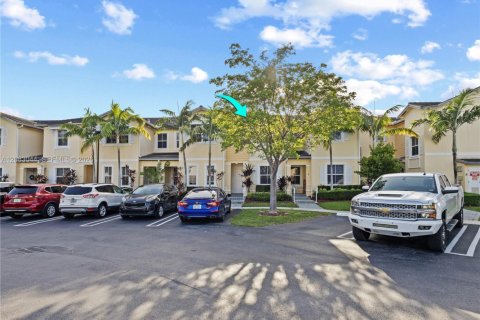 Townhouse in Homestead, Florida 2 bedrooms, 119.84 sq.m. № 2346442 - photo 5