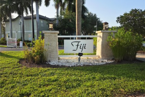 Townhouse in Homestead, Florida 2 bedrooms, 119.84 sq.m. № 2346442 - photo 1