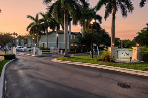 Townhouse in Homestead, Florida 2 bedrooms, 119.84 sq.m. № 2346442 - photo 2