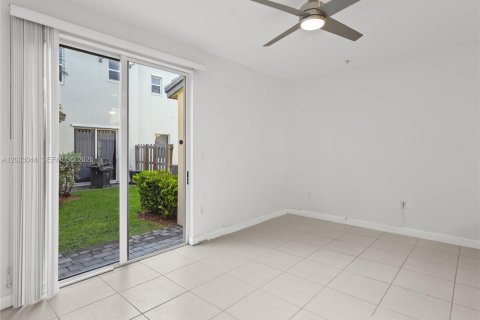 Townhouse in Homestead, Florida 2 bedrooms, 119.84 sq.m. № 2346442 - photo 20