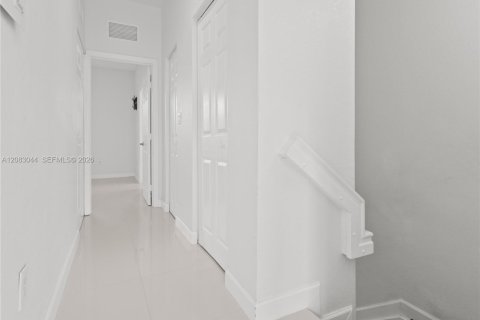 Townhouse in Homestead, Florida 2 bedrooms, 119.84 sq.m. № 2346442 - photo 25