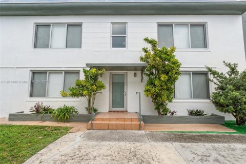 Condo in Miami Beach, Florida, 3 bedrooms  № 1968756 - photo 13
