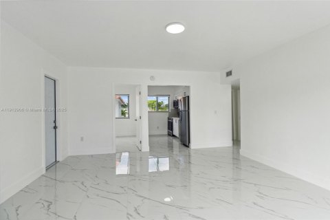 Condo in Miami Beach, Florida, 3 bedrooms  № 1968756 - photo 2
