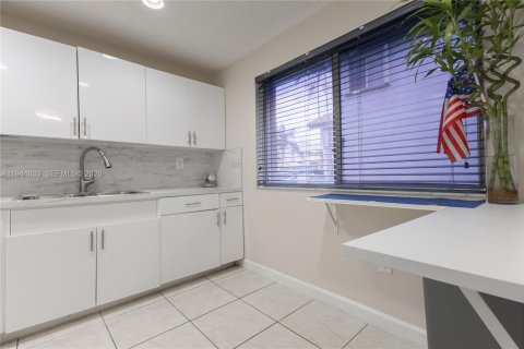 Touwnhouse à vendre à Doral, Floride: 2 chambres, 85.75 m2 № 2002849 - photo 12