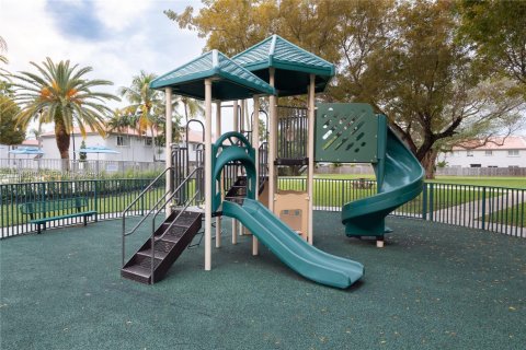 Touwnhouse à vendre à Doral, Floride: 2 chambres, 85.75 m2 № 2002849 - photo 29