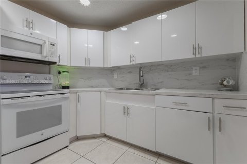 Touwnhouse à vendre à Doral, Floride: 2 chambres, 85.75 m2 № 2002849 - photo 10