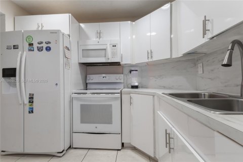 Touwnhouse à vendre à Doral, Floride: 2 chambres, 85.75 m2 № 2002849 - photo 11