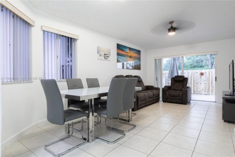 Touwnhouse à vendre à Doral, Floride: 2 chambres, 85.75 m2 № 2002849 - photo 4