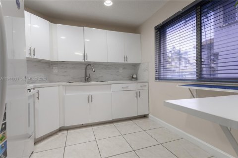 Touwnhouse à vendre à Doral, Floride: 2 chambres, 85.75 m2 № 2002849 - photo 9