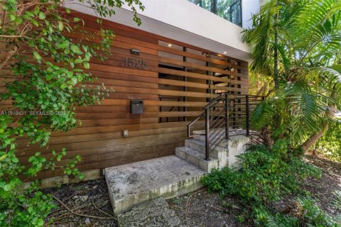 Condominio en venta en Miami Beach, Florida, 3 dormitorios, 207.08 m2 № 1983703 - foto 5