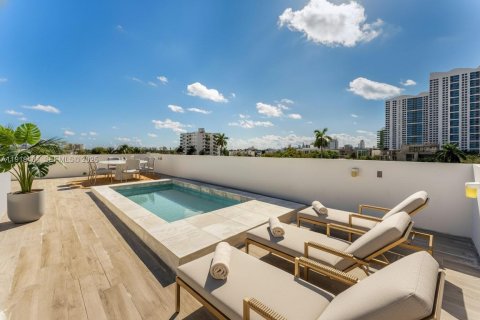 Condominio en venta en Miami Beach, Florida, 3 dormitorios, 207.08 m2 № 1983703 - foto 2