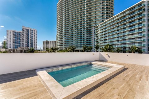 Condominio en venta en Miami Beach, Florida, 3 dormitorios, 207.08 m2 № 1983703 - foto 29
