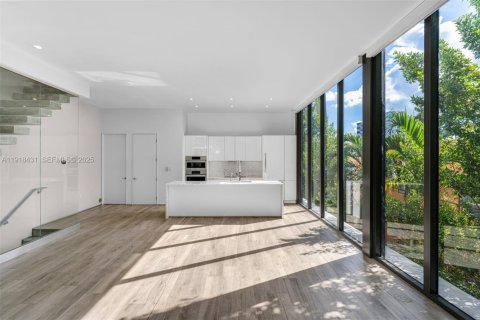 Condominio en venta en Miami Beach, Florida, 3 dormitorios, 207.08 m2 № 1983703 - foto 9