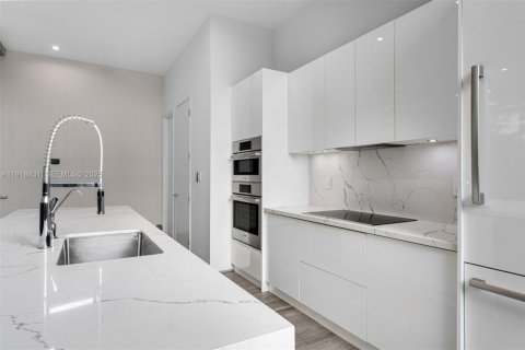 Condominio en venta en Miami Beach, Florida, 3 dormitorios, 207.08 m2 № 1983703 - foto 11