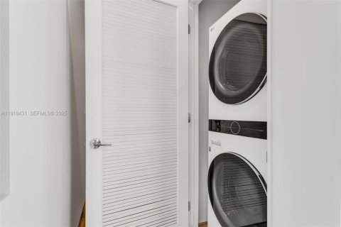 Condominio en venta en Miami Beach, Florida, 3 dormitorios, 207.08 m2 № 1983703 - foto 27