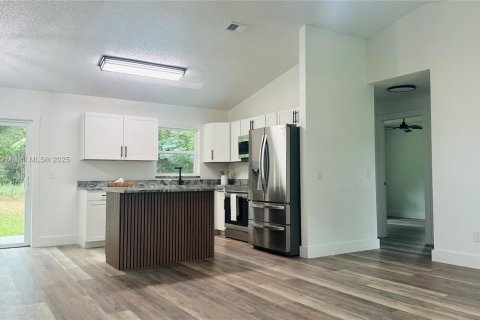 Снять в аренду виллу или дом в Окала, Флорида 3 спальни, 116.5м2, № 1948457 - фото 2