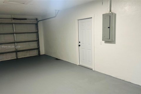 Снять в аренду виллу или дом в Окала, Флорида 3 спальни, 116.5м2, № 1948457 - фото 11