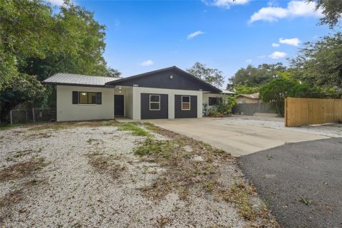 Commercial property in Sarasota, Florida 6 bedrooms, 213.86 sq.m. № 2394239 - photo 10