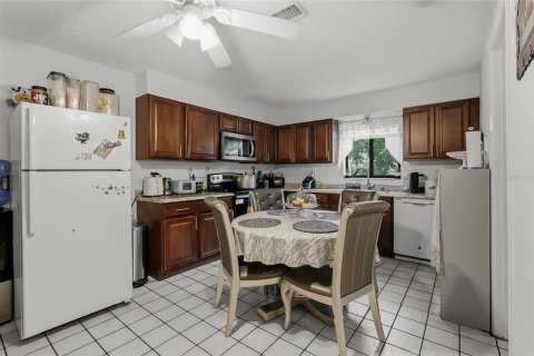 Commercial property in Sarasota, Florida 6 bedrooms, 213.86 sq.m. № 2394239 - photo 12