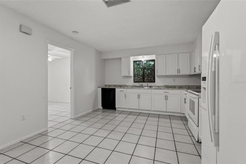 Commercial property in Sarasota, Florida 6 bedrooms, 213.86 sq.m. № 2394239 - photo 18