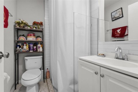 Commercial property in Sarasota, Florida 6 bedrooms, 213.86 sq.m. № 2394239 - photo 14