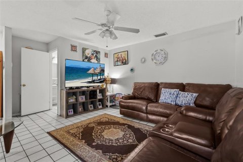 Commercial property in Sarasota, Florida 6 bedrooms, 213.86 sq.m. № 2394239 - photo 11