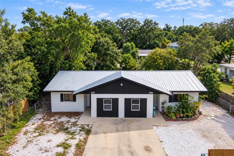 Commercial property in Sarasota, Florida 6 bedrooms, 213.86 sq.m. № 2394239