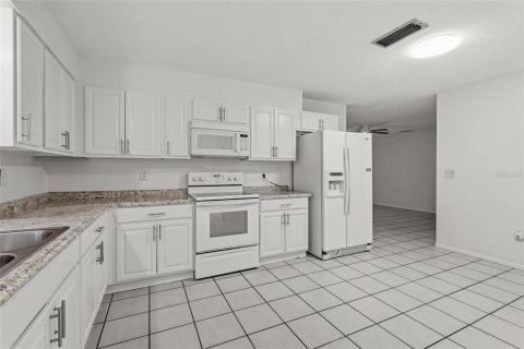 Commercial property in Sarasota, Florida 6 bedrooms, 213.86 sq.m. № 2394239 - photo 5