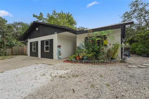 Commercial property in Sarasota, Florida 6 bedrooms, 213.86 sq.m. № 2394239 - photo 2